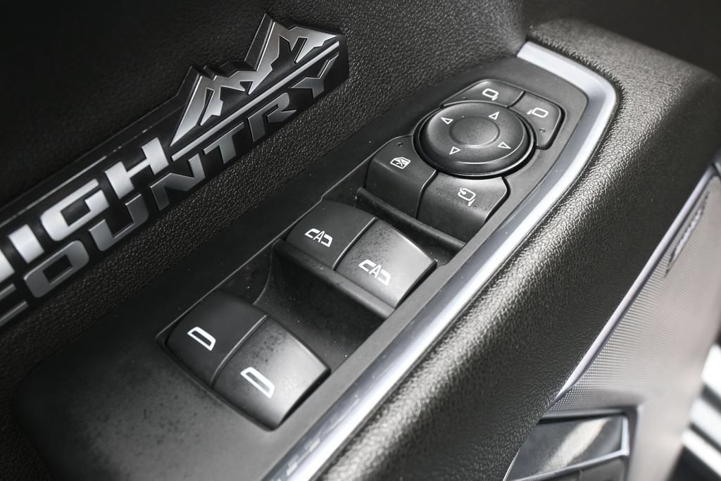Used 2024 Chevrolet Silverado 1500 High Country w/ Technology Package AWD/4WD image 16