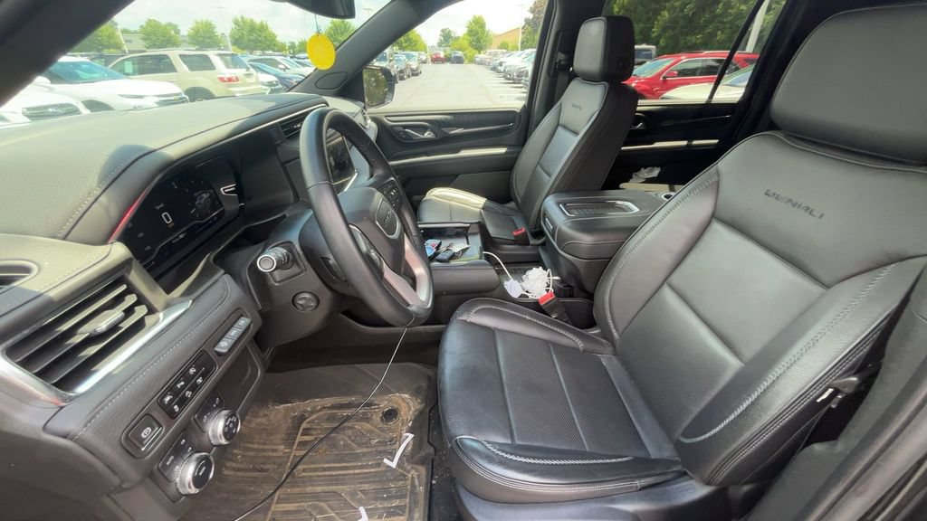 Used 2023 GMC Yukon XL Denali w/ LPO, Floor Liner Package AWD/4WD image 9