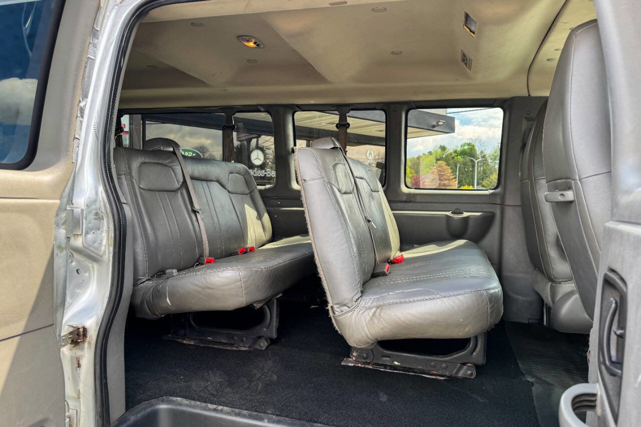 Used 2016 Chevrolet Express 3500 LS RWD image 13