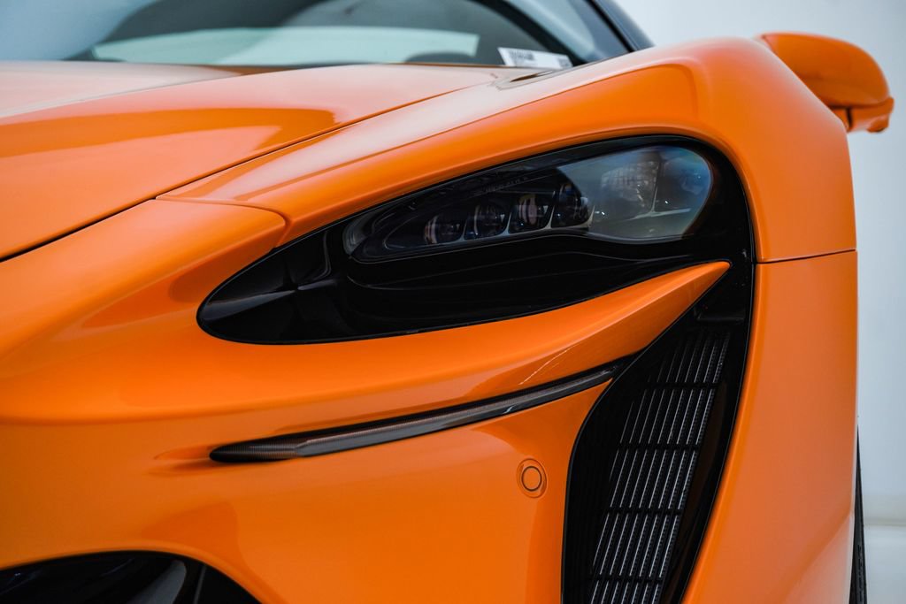 Used 2026 McLaren Artura Spider RWD image 8