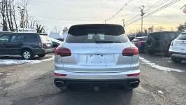 Used 2016 Porsche Cayenne AWD/4WD image 6
