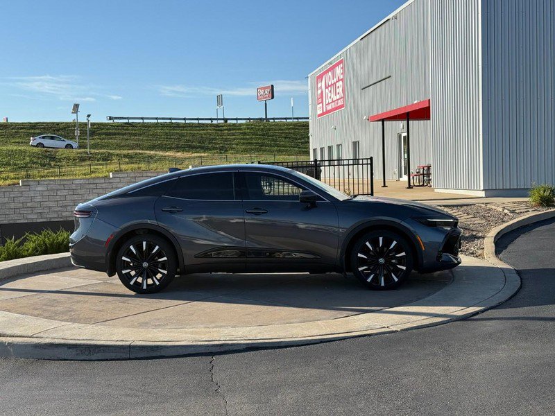 Used 2023 Toyota Crown Platinum image 2