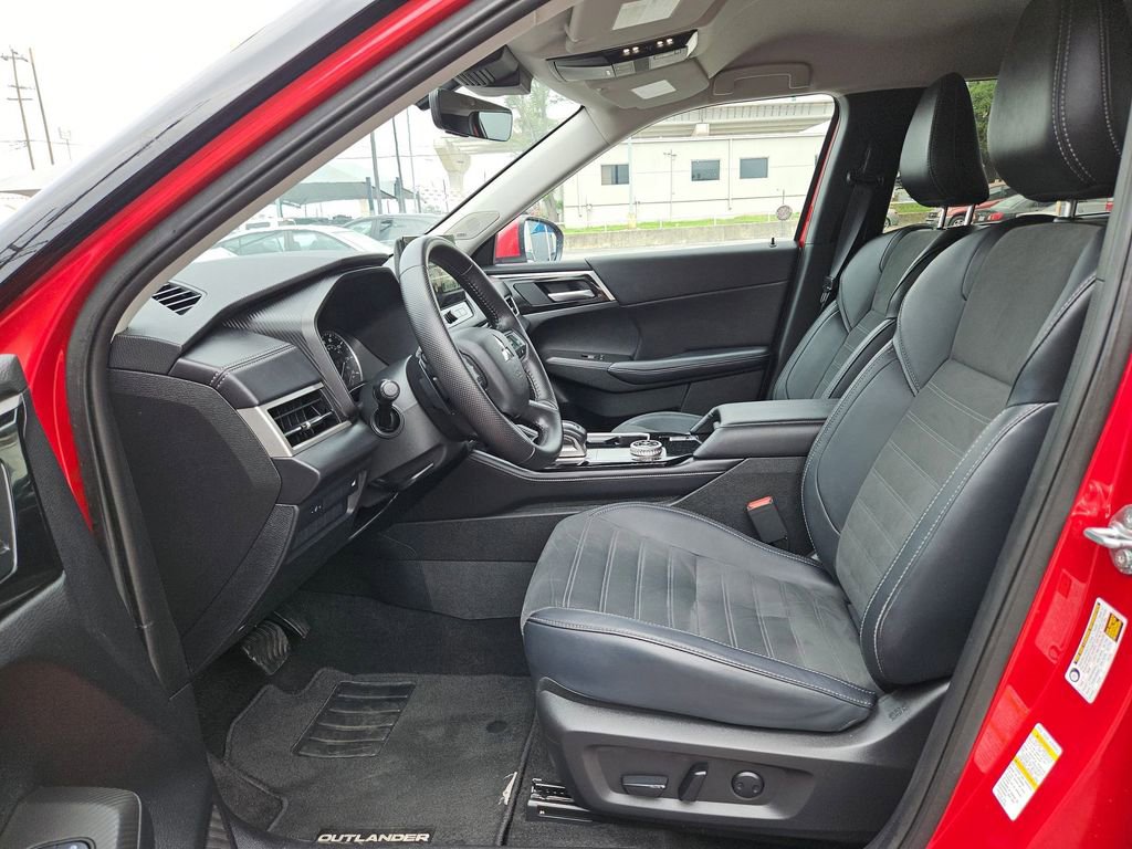 Used 2025 Mitsubishi Outlander SE AWD/4WD image 11