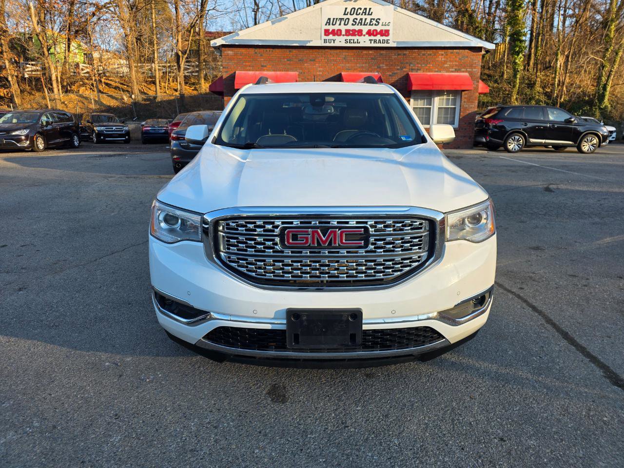 Used 2019 GMC Acadia Denali image 2