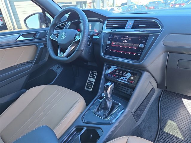 Used 2024 Volkswagen Tiguan SE R-Line w/ MDO Package, Three-Row image 17