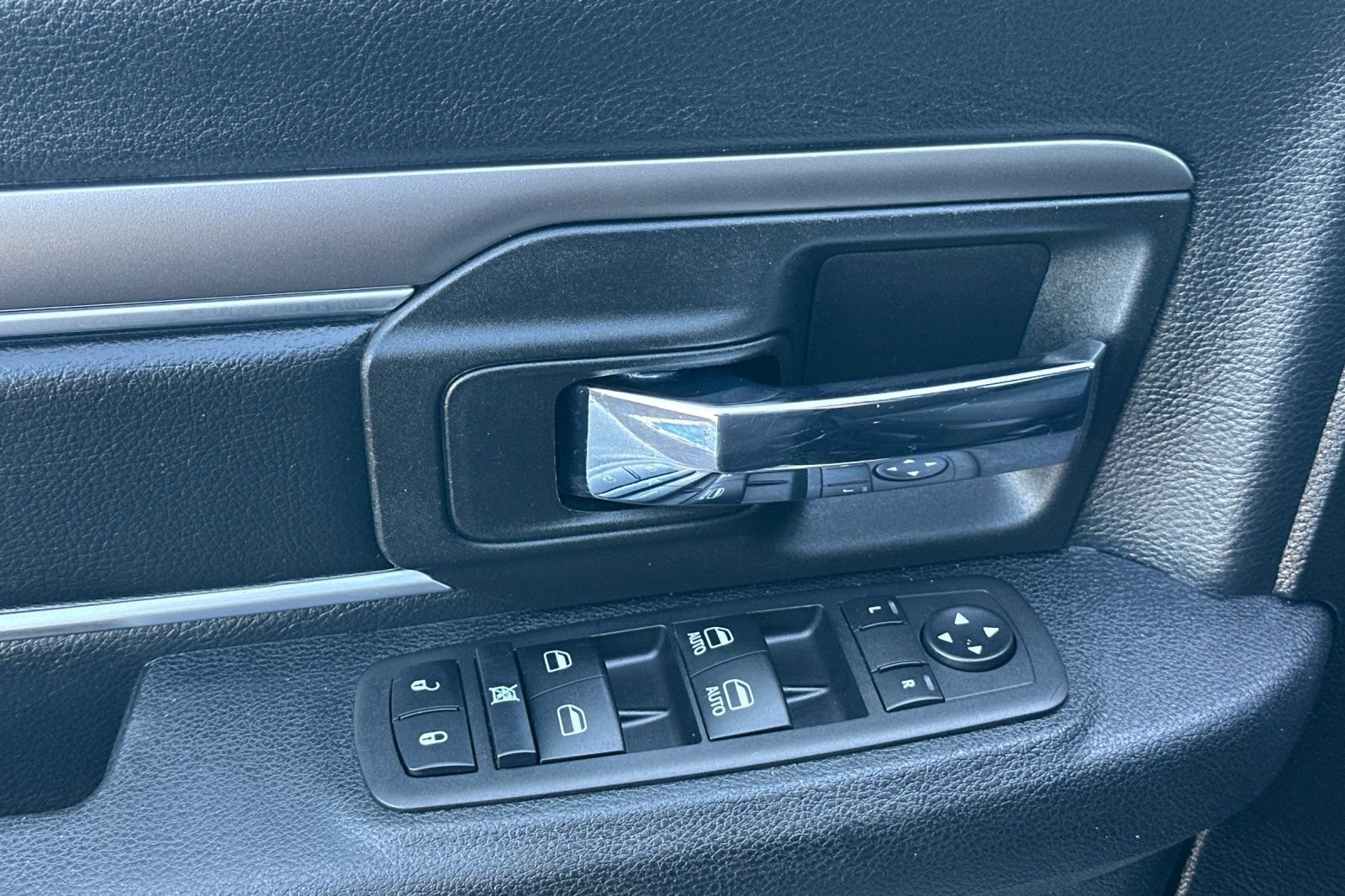 Used 2024 RAM 1500 Warlock AWD/4WD image 11