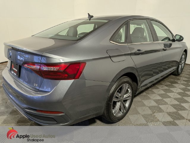 Used 2024 Volkswagen Jetta SE FWD image 5