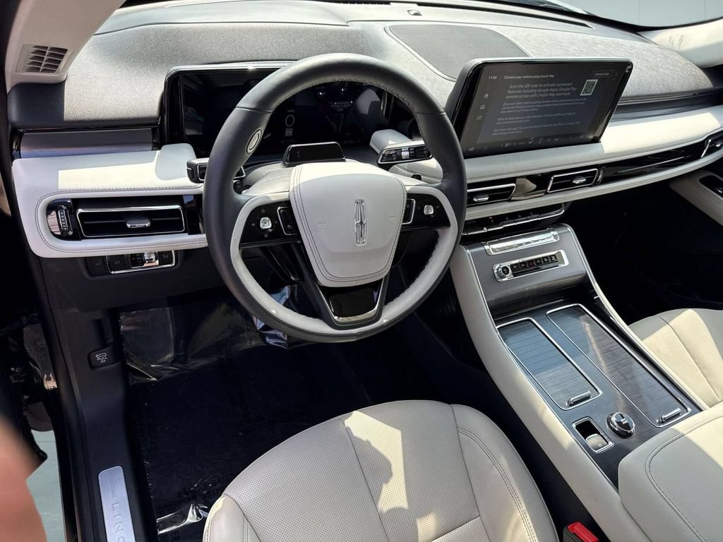 Certified 2026 Lincoln Aviator AWD image 11