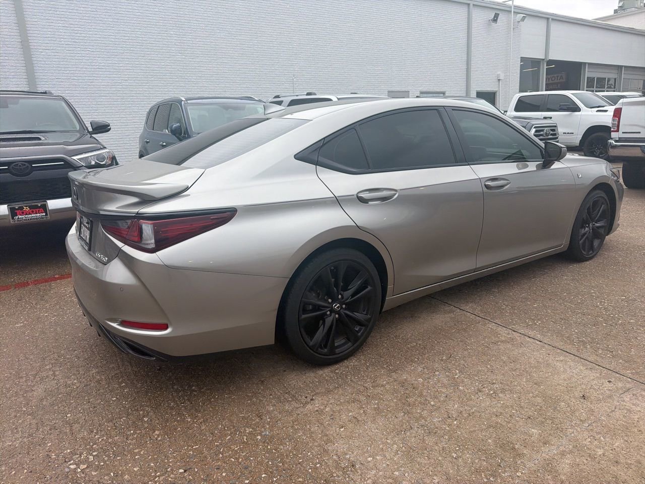 Used 2020 Lexus ES 350 F Sport w/ Accessory Package FWD image 5
