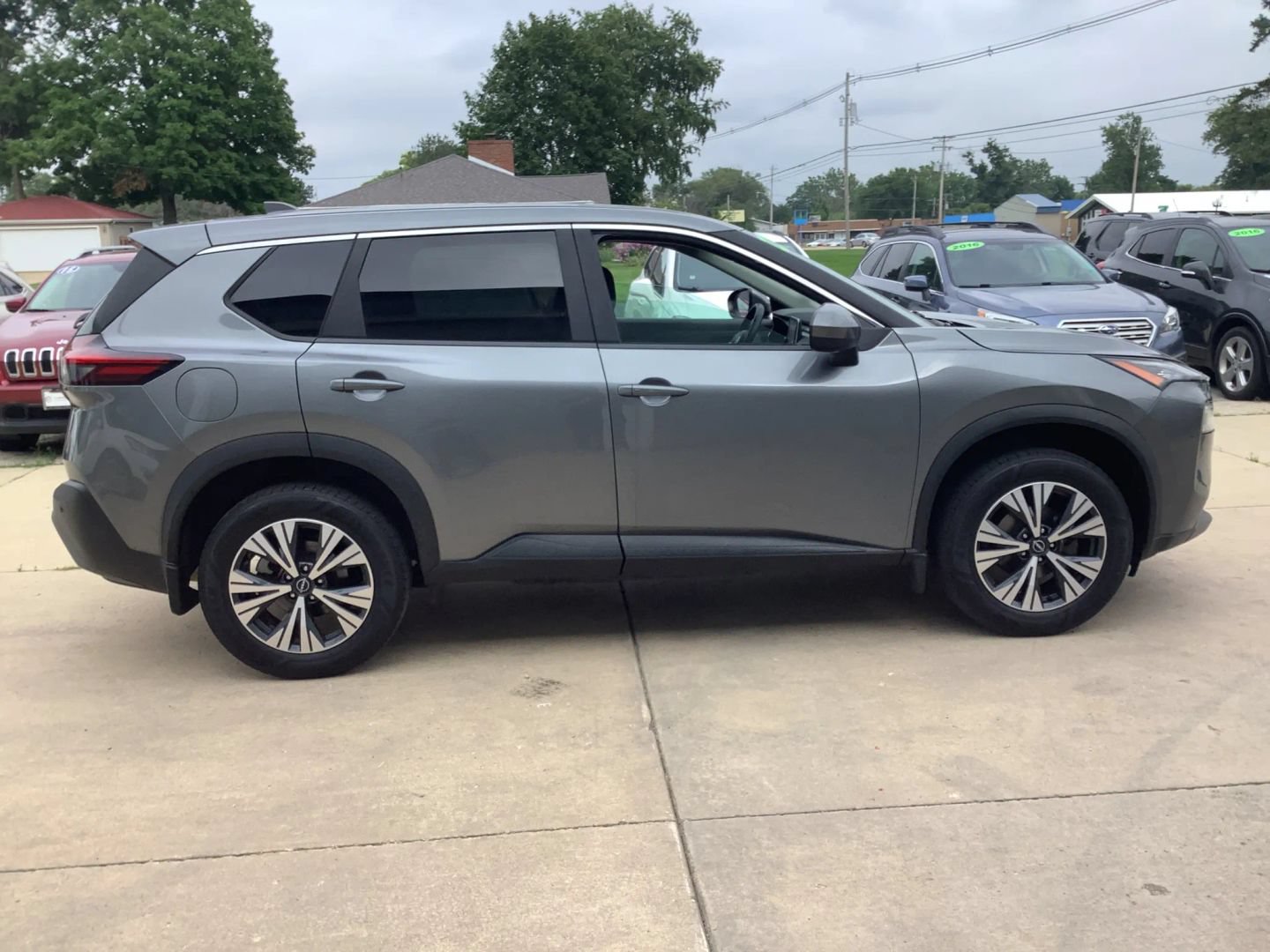 Used 2023 Nissan Rogue SV AWD/4WD image 9