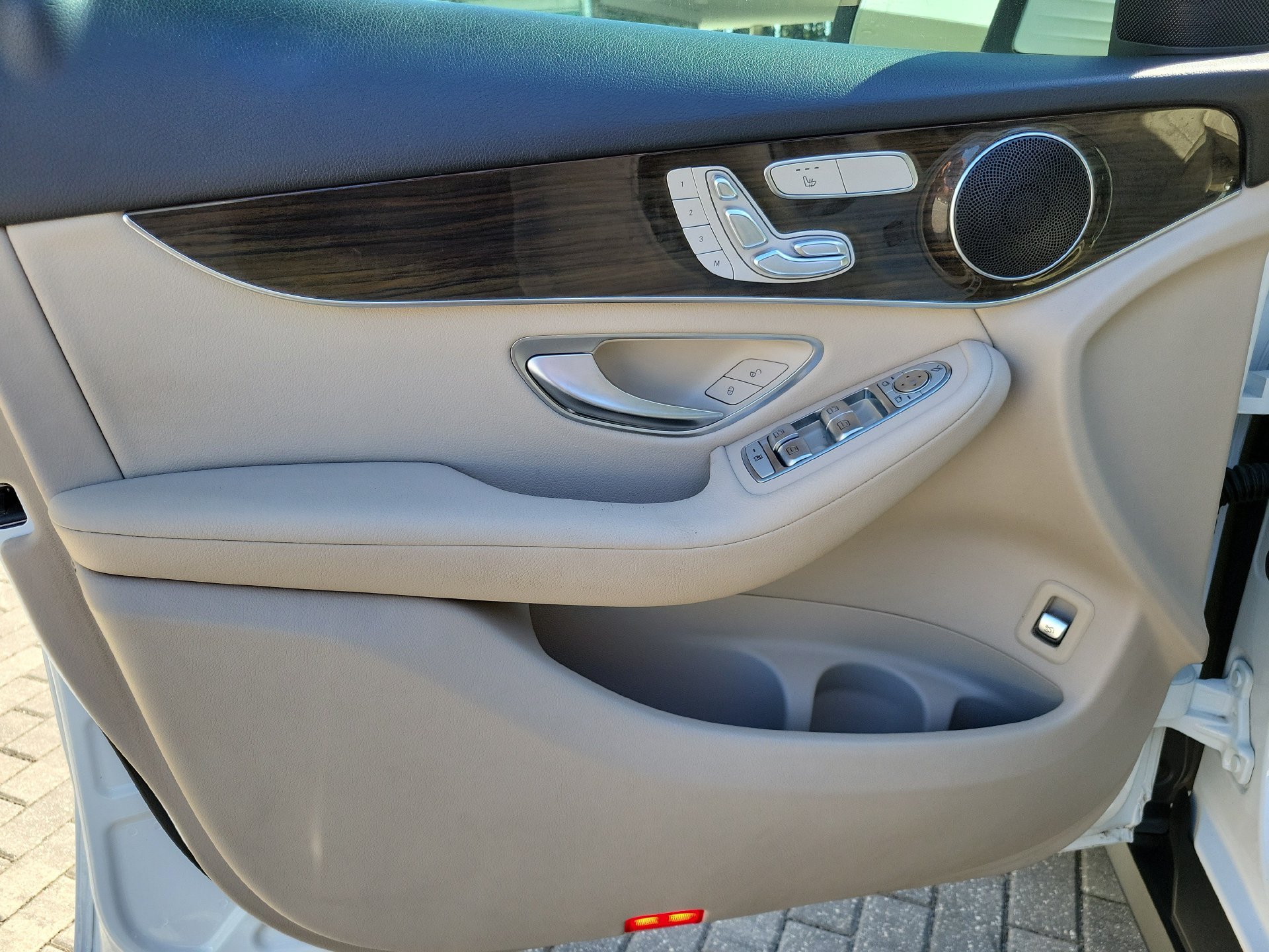 Used 2021 Mercedes-Benz GLC 300 w/ Premium Package image 27