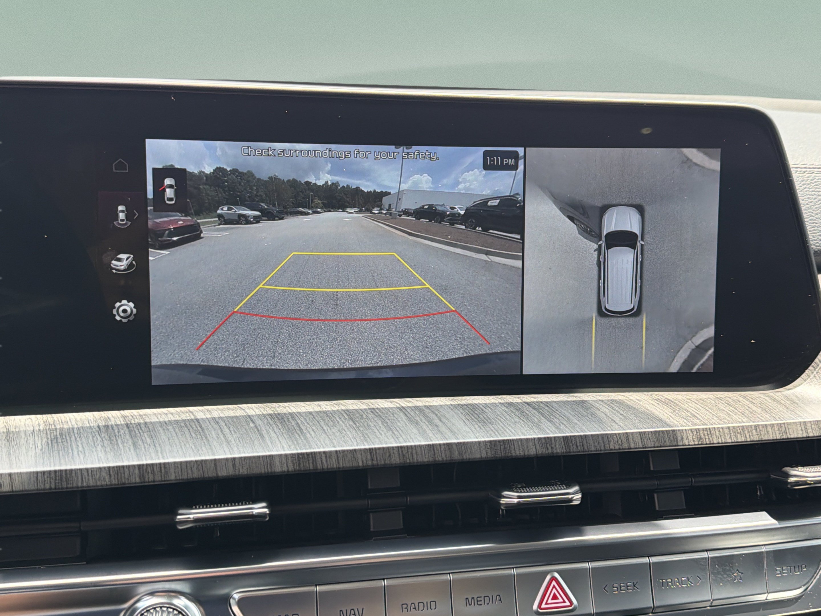 Used 2025 Kia Telluride SX w/ SX Captain's Chair Package FWD image 13