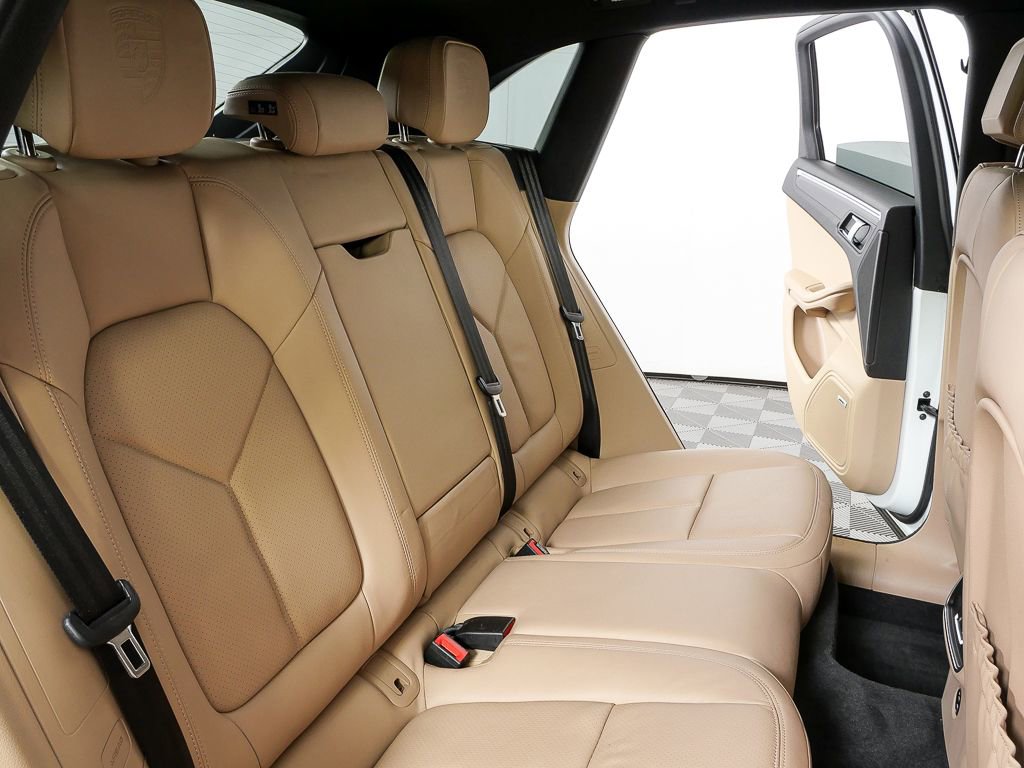 Certified 2022 Porsche Macan S AWD/4WD image 23