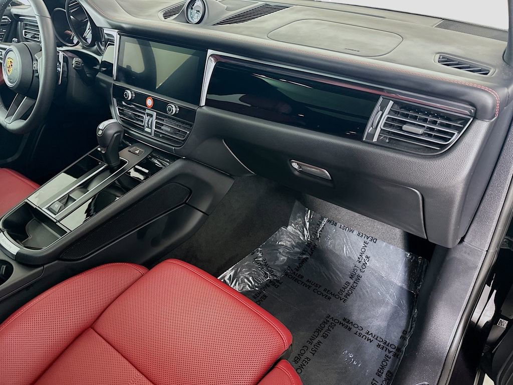 Certified 2026 Porsche Macan image 31