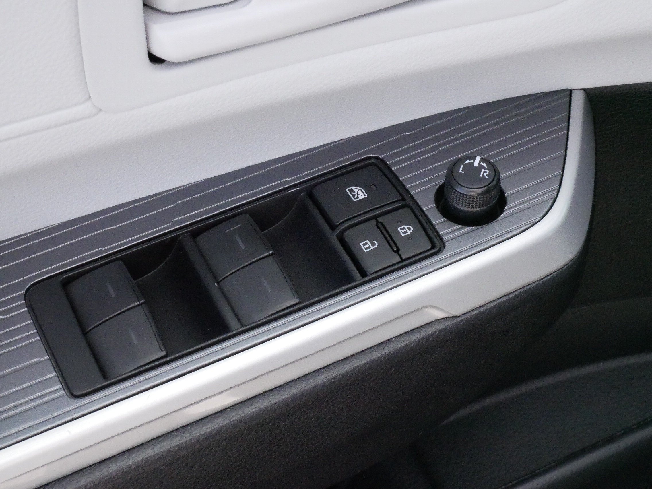 Certified 2026 Toyota Sienna LE FWD image 19