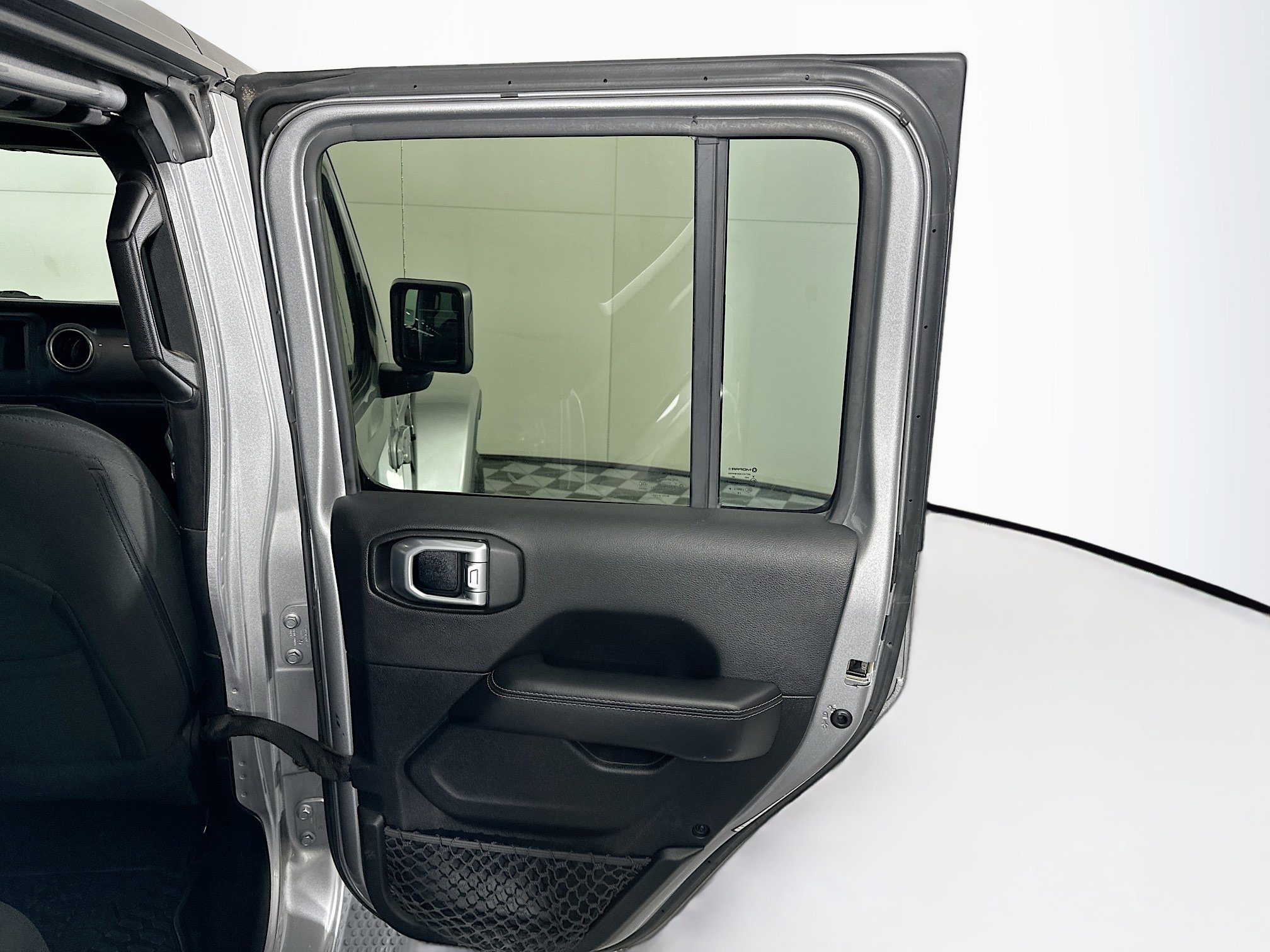 Used 2020 Jeep Wrangler Unlimited Sahara image 27