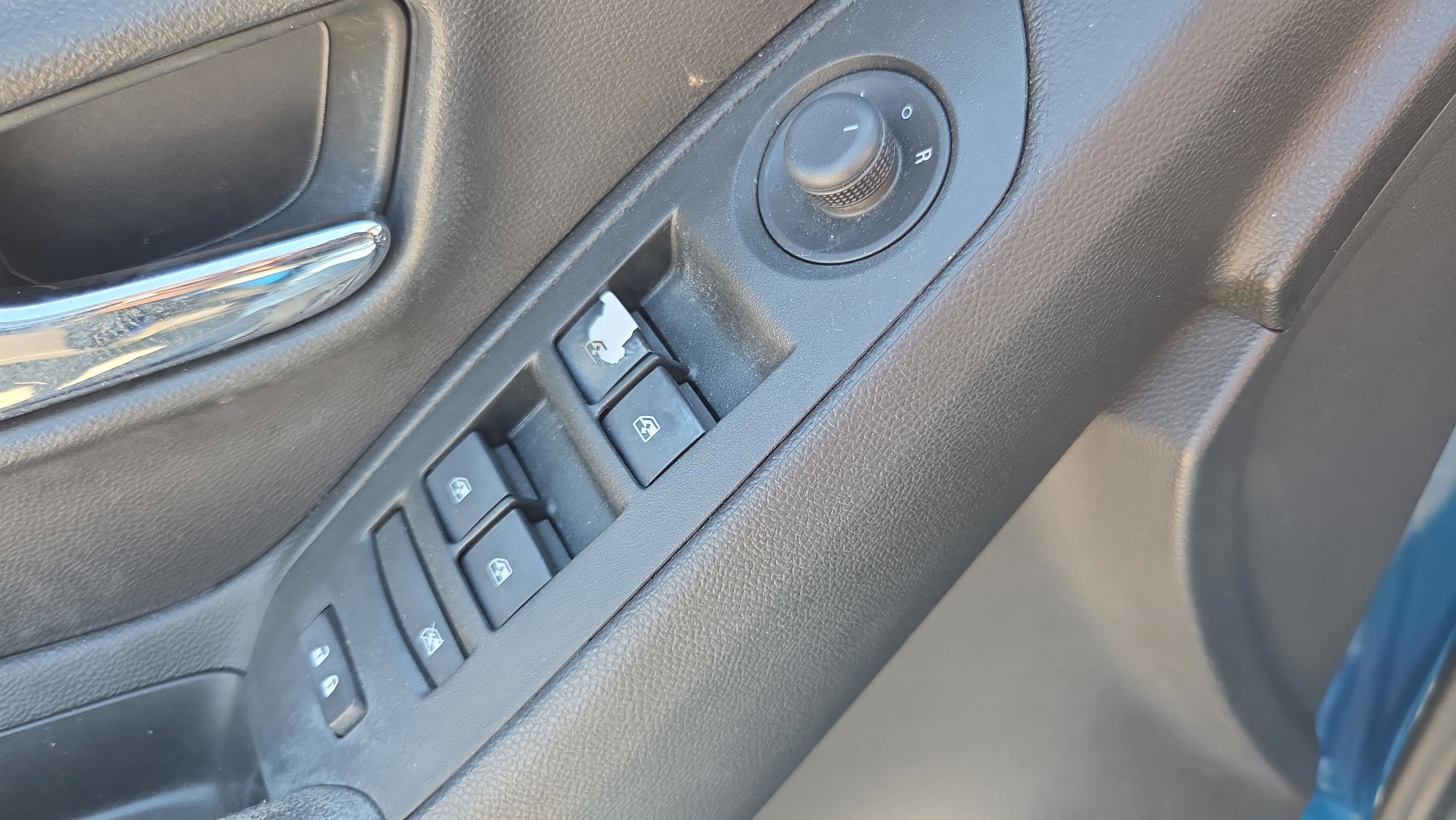 Used 2019 Chevrolet Trax LT w/ LT Convenience Package image 32