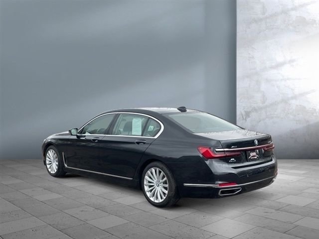 Used 2022 BMW 740i xDrive w/ Premium Package image 4