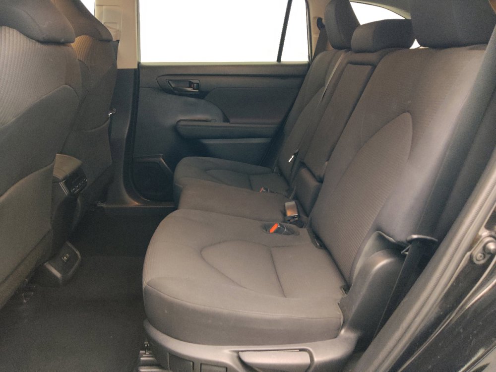 Used 2021 Toyota Highlander L FWD image 18