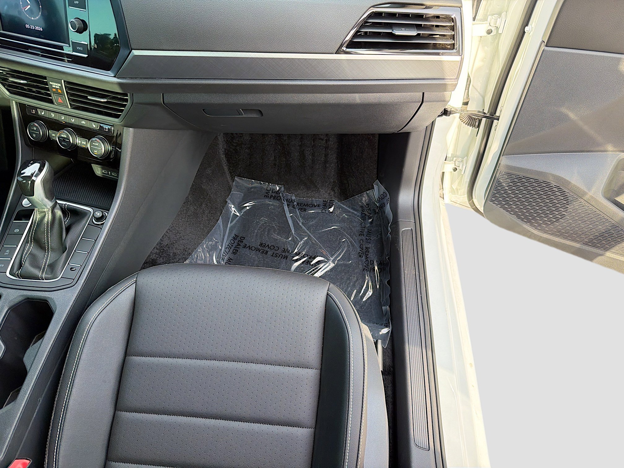 Used 2024 Volkswagen Jetta SE w/ Panoramic Sunroof Package FWD image 16