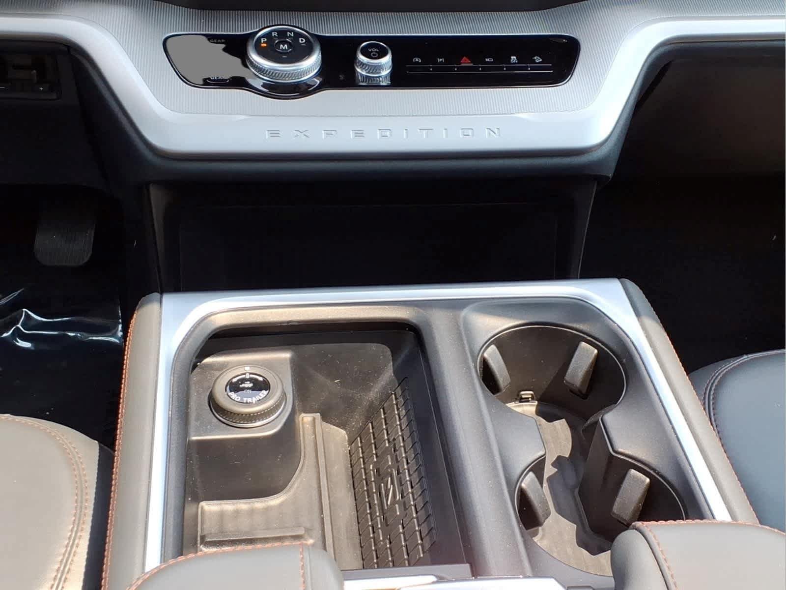 Used 2025 Ford Expedition Active AWD/4WD image 26