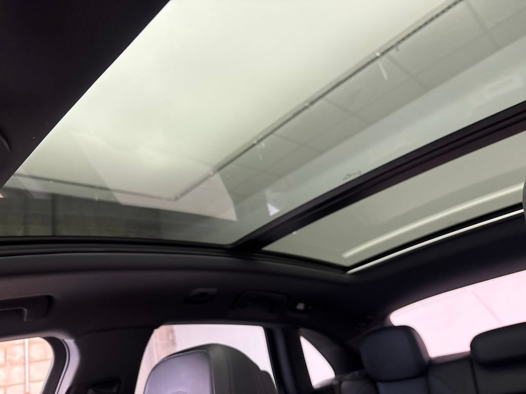Certified 2024 Porsche Macan Turbo AWD/4WD image 43