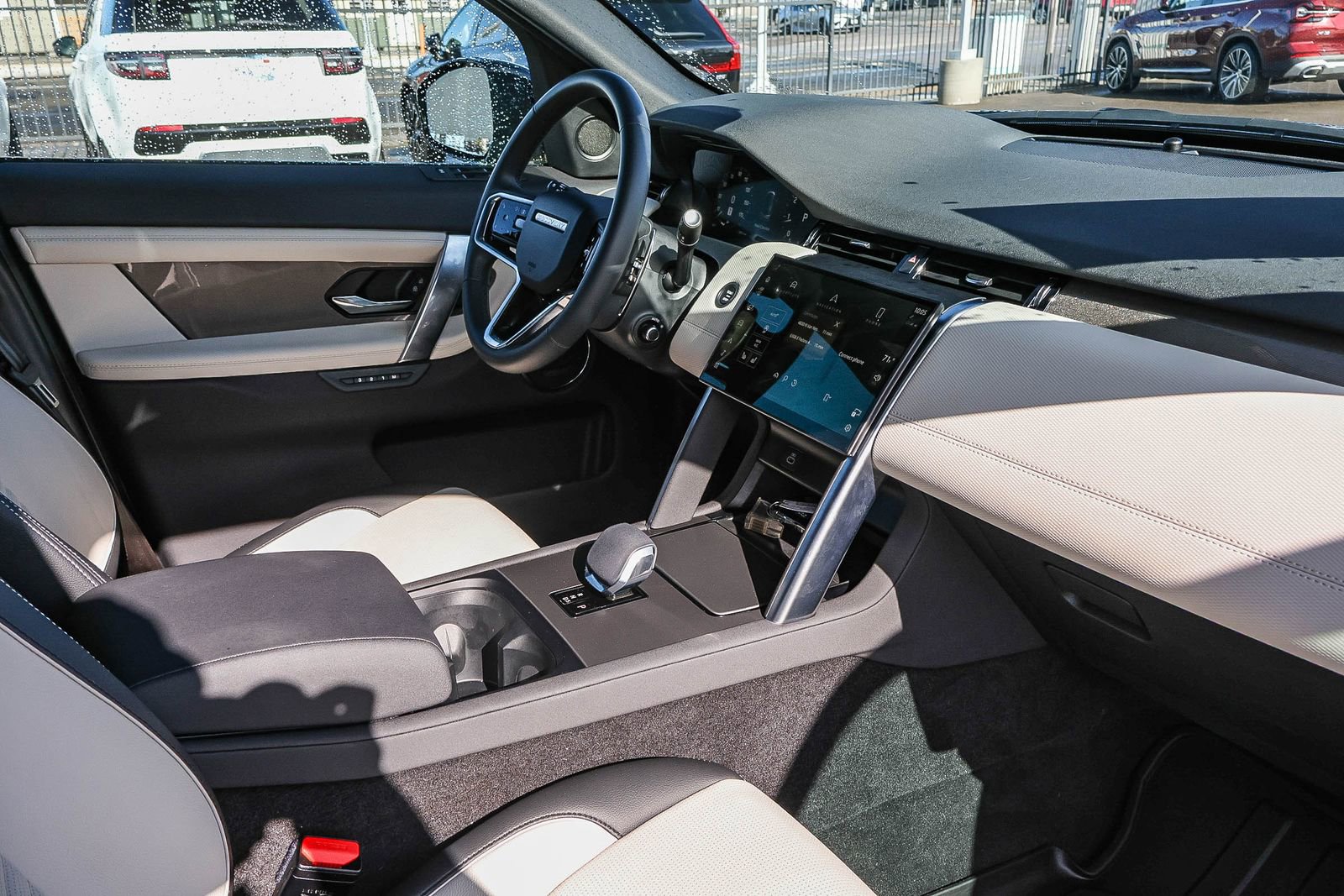 Used 2024 Land Rover Discovery Sport Dynamic SE image 17