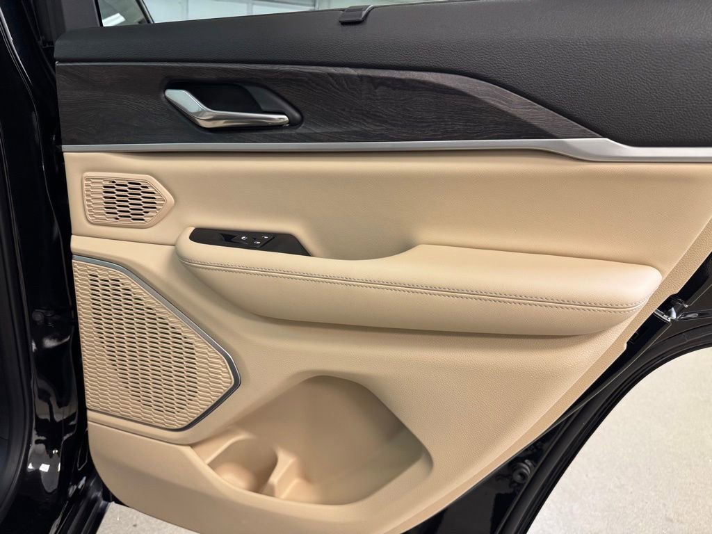 Used 2025 Jeep Grand Cherokee Limited 4xe w/ Luxury Tech Group II image 28