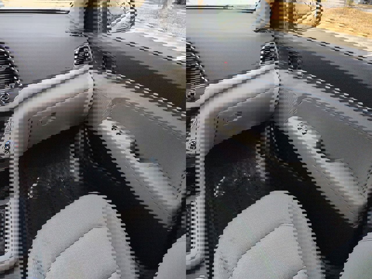 Used 2017 Hyundai Elantra SE image 16