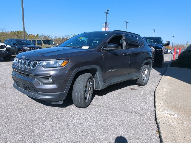 Used 2024 Jeep Compass Latitude AWD/4WD image 5