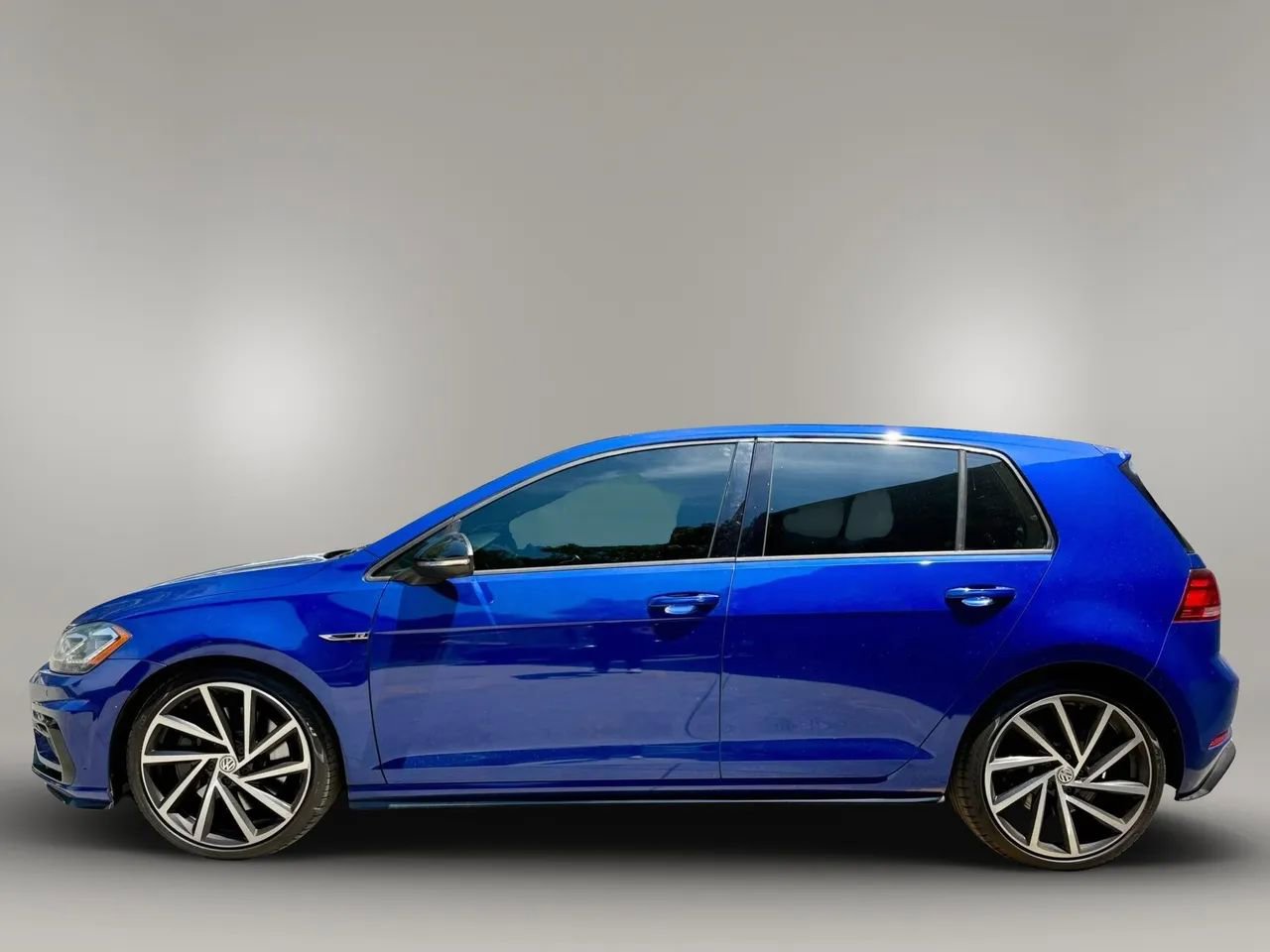 Used 2018 Volkswagen Golf R 4-Door AWD/4WD image 2