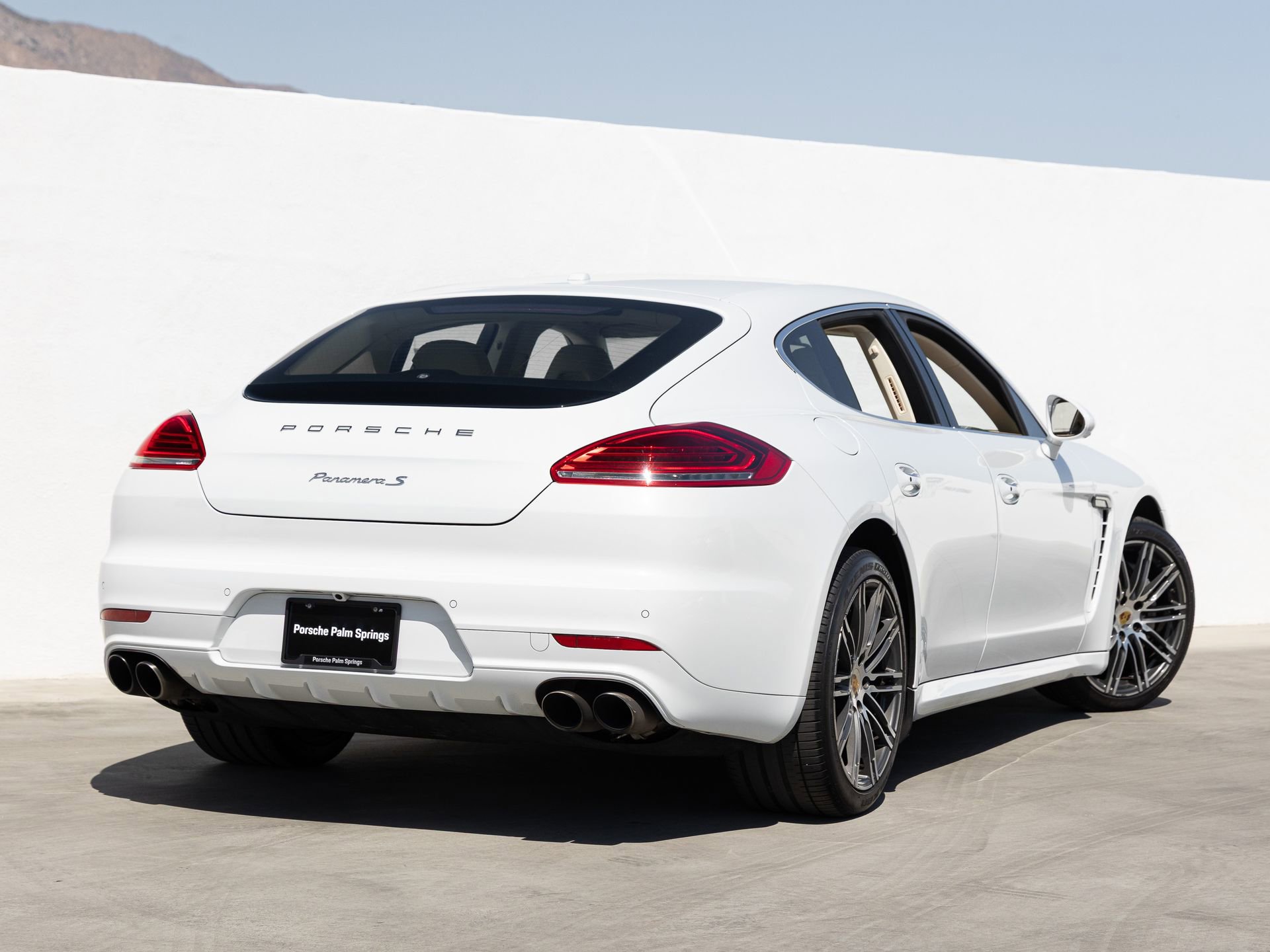 Used 2016 Porsche Panamera S RWD image 7