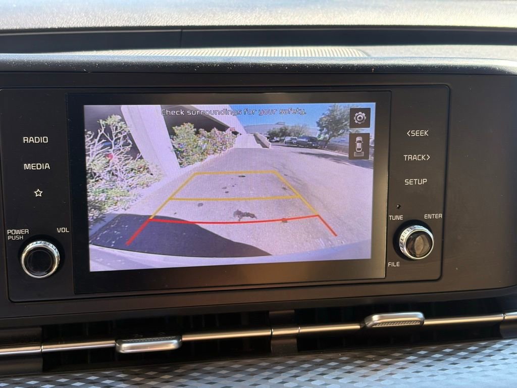 Used 2022 Kia Carnival LX image 17