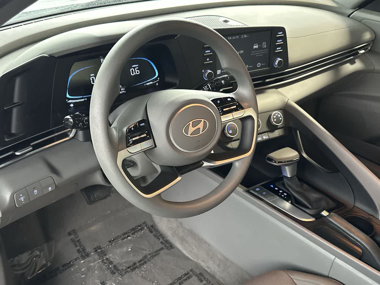 Used 2026 Hyundai Elantra SE FWD image 13