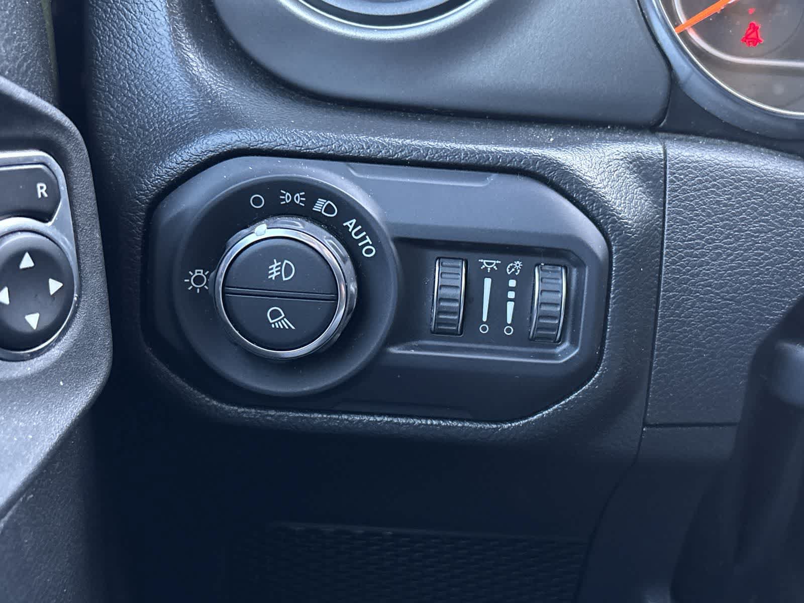 Used 2022 Jeep Gladiator Sport AWD/4WD image 6