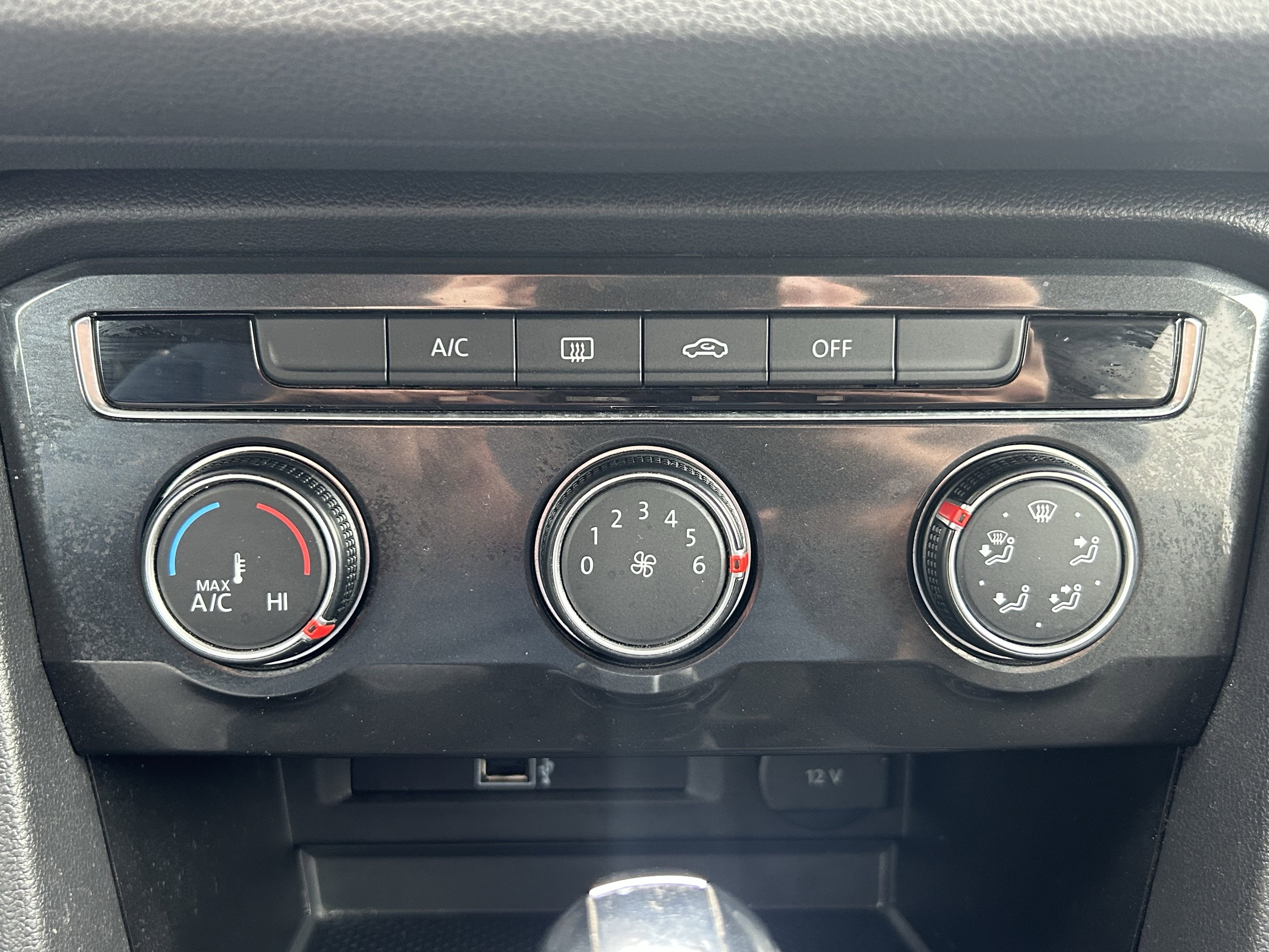 Used 2019 Volkswagen Tiguan S image 14