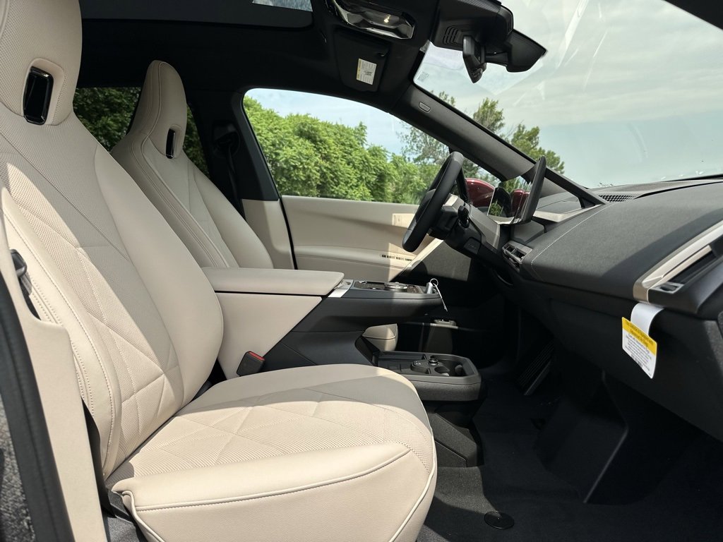 New 2026 BMW iX xDrive60 image 25