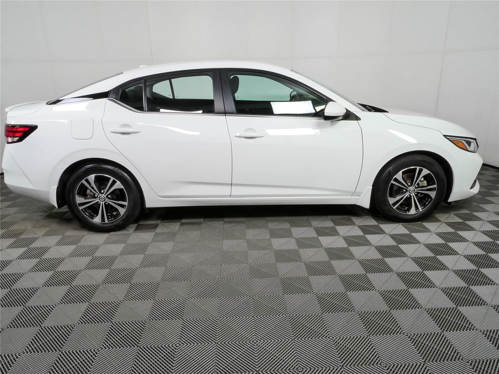 Used 2023 Nissan Sentra SV FWD image 2