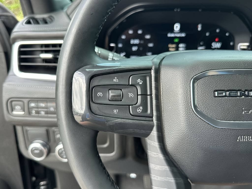Used 2023 GMC Yukon Denali RWD image 35
