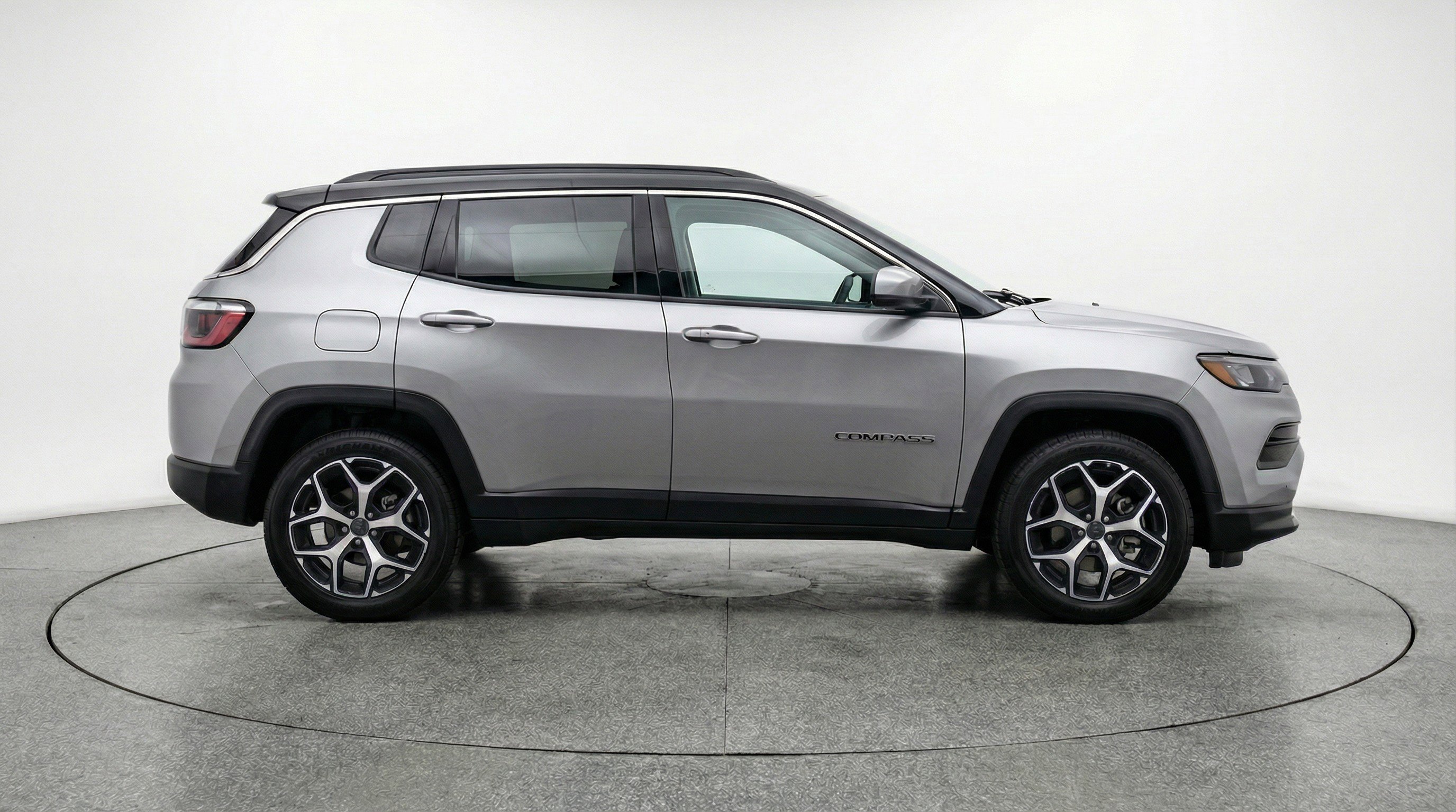 Used 2025 Jeep Compass Limited AWD/4WD image 11