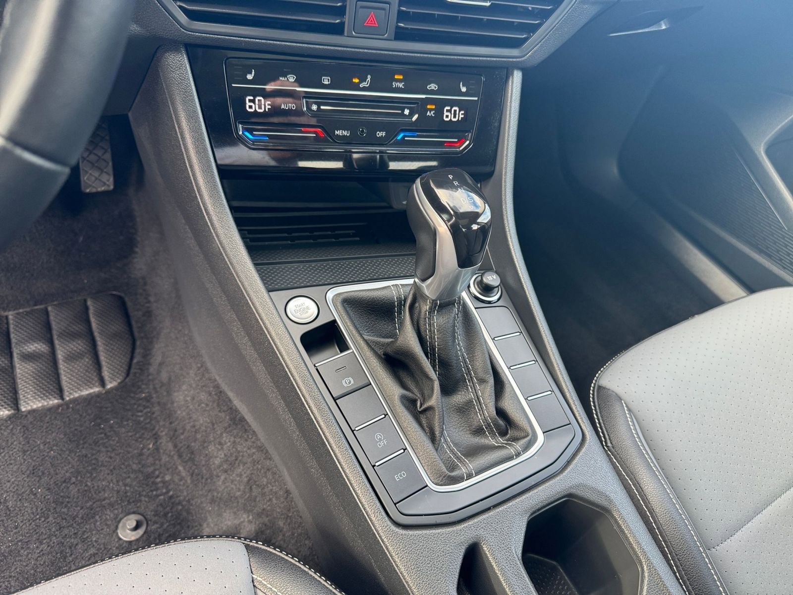 Used 2025 Volkswagen Jetta SE image 41