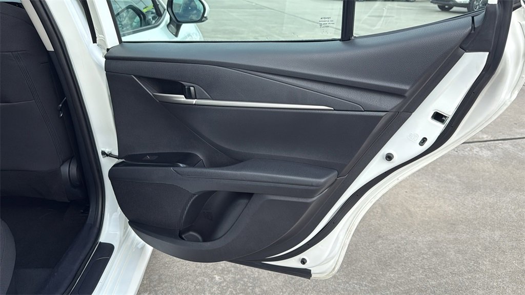 Used 2025 Toyota Camry LE image 27
