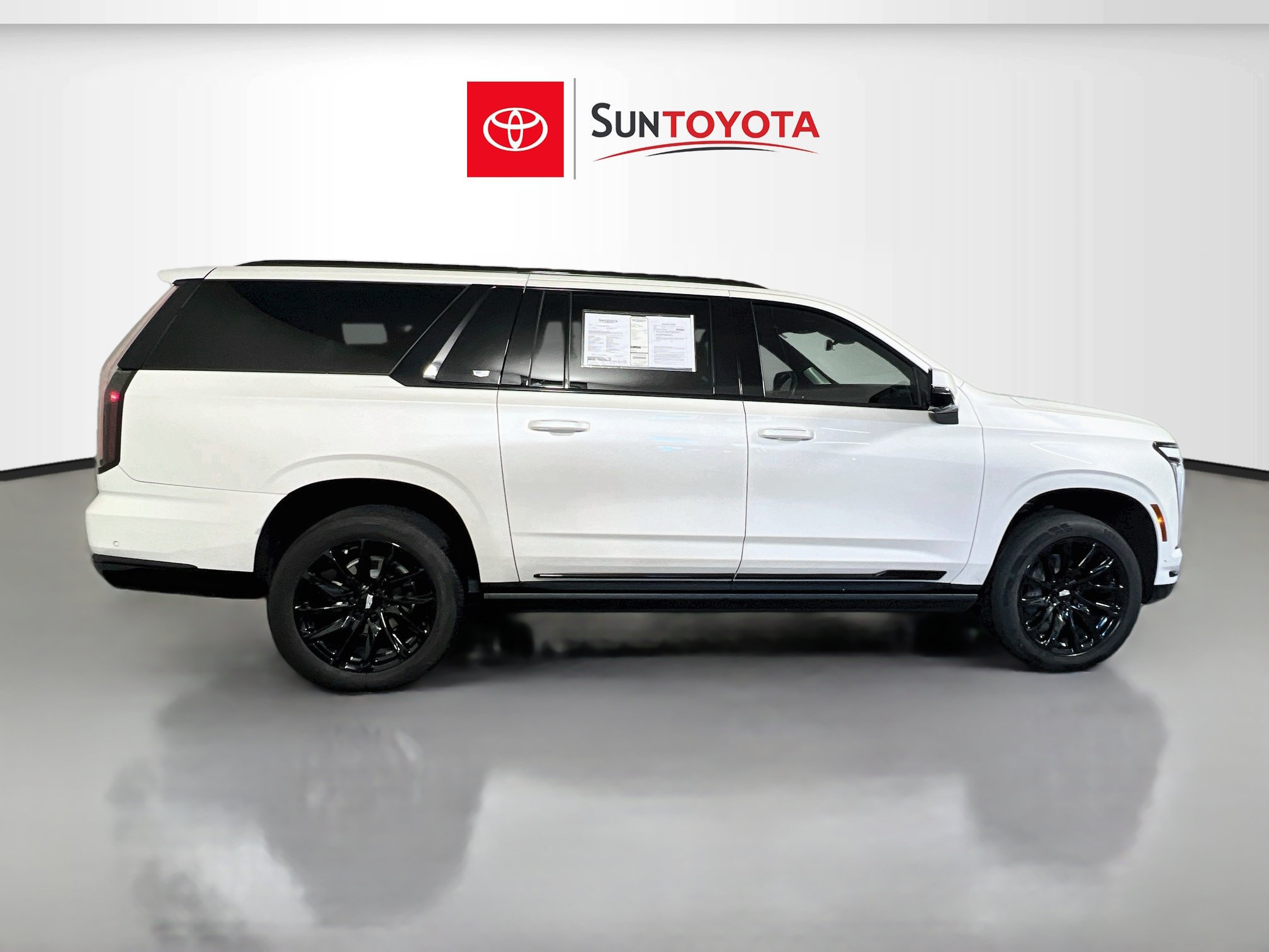Used 2025 Cadillac Escalade ESV Sport Platinum AWD/4WD image 2