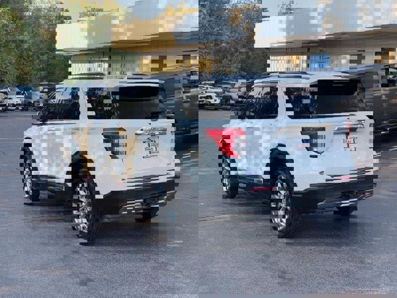 Used 2021 Ford Explorer XLT w/ Equipment Group 202A image 6