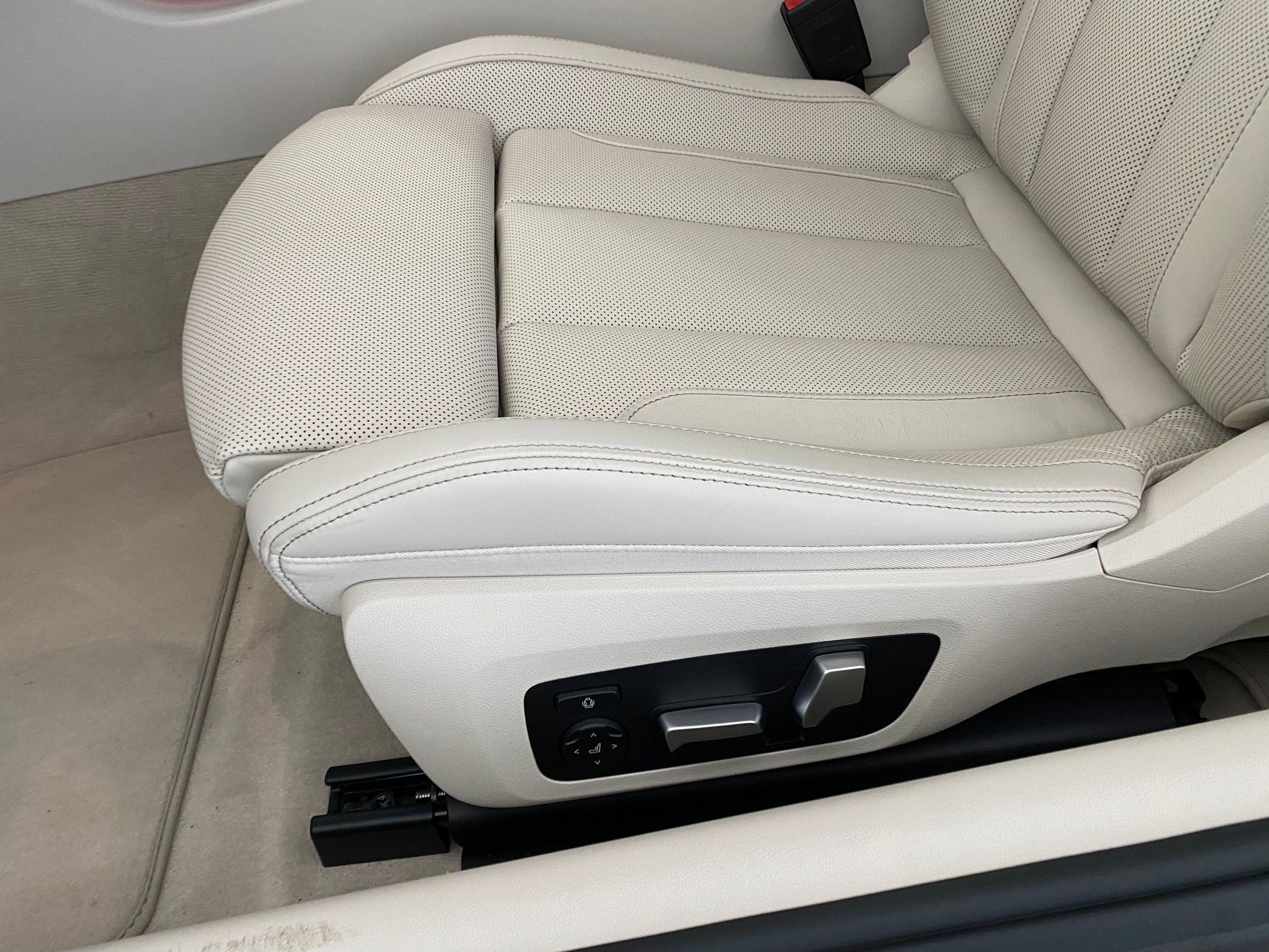 New 2026 BMW 840i xDrive Convertible w/ Comfort Seating Package image 13