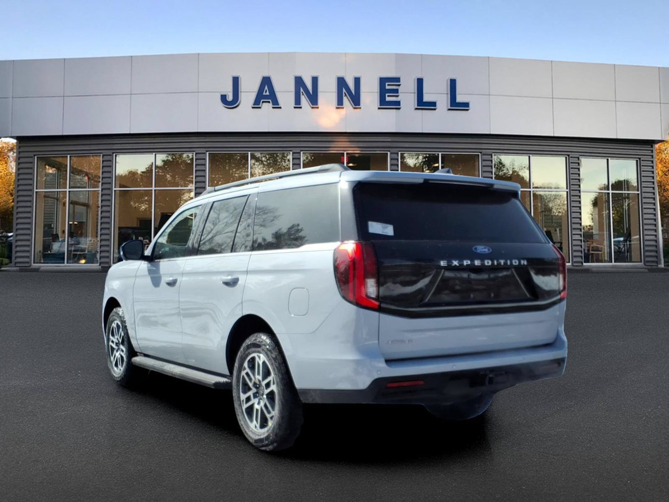 New 2026 Ford Expedition Active AWD/4WD image 4