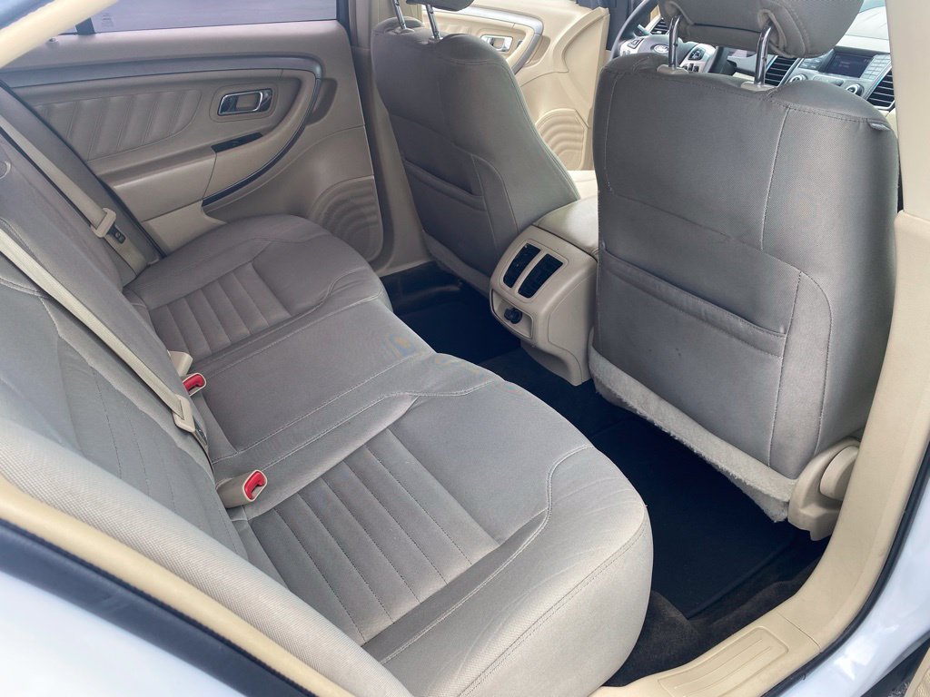 Used 2015 Ford Taurus Limited FWD image 23