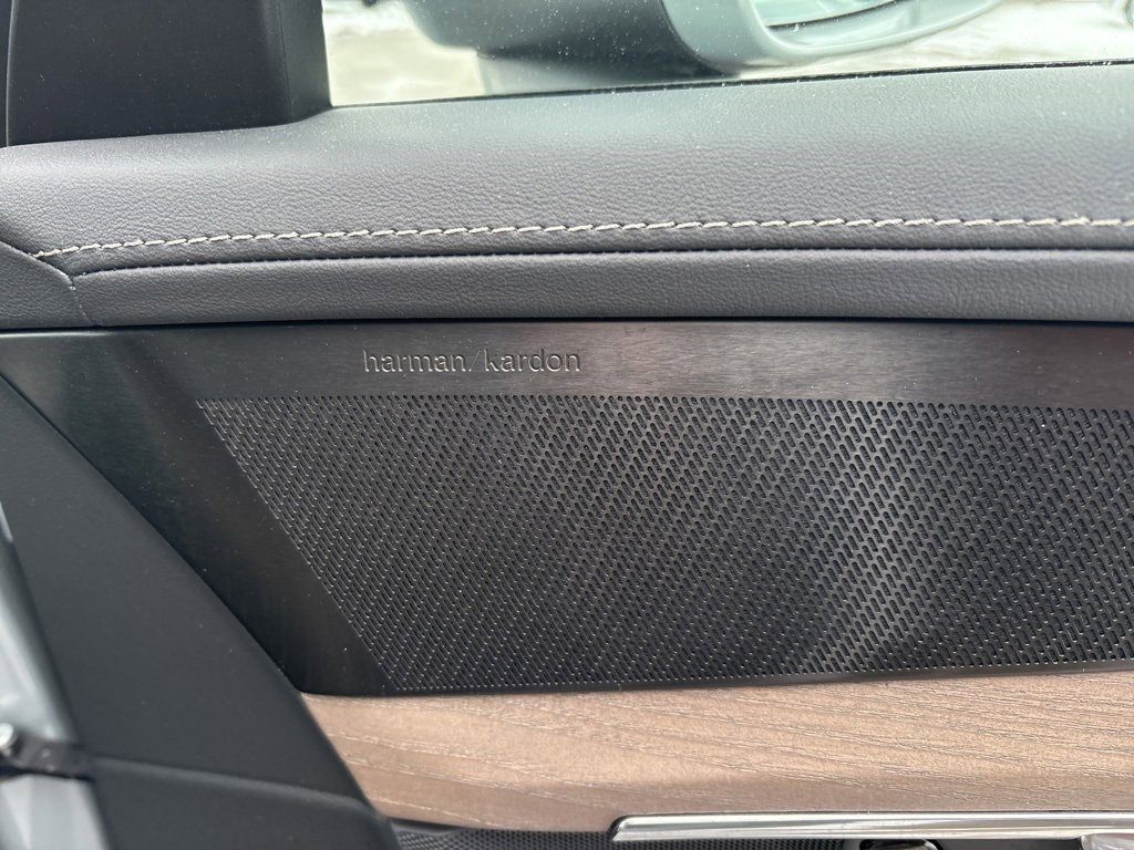 Certified 2025 Volvo XC90 B6 Plus image 40