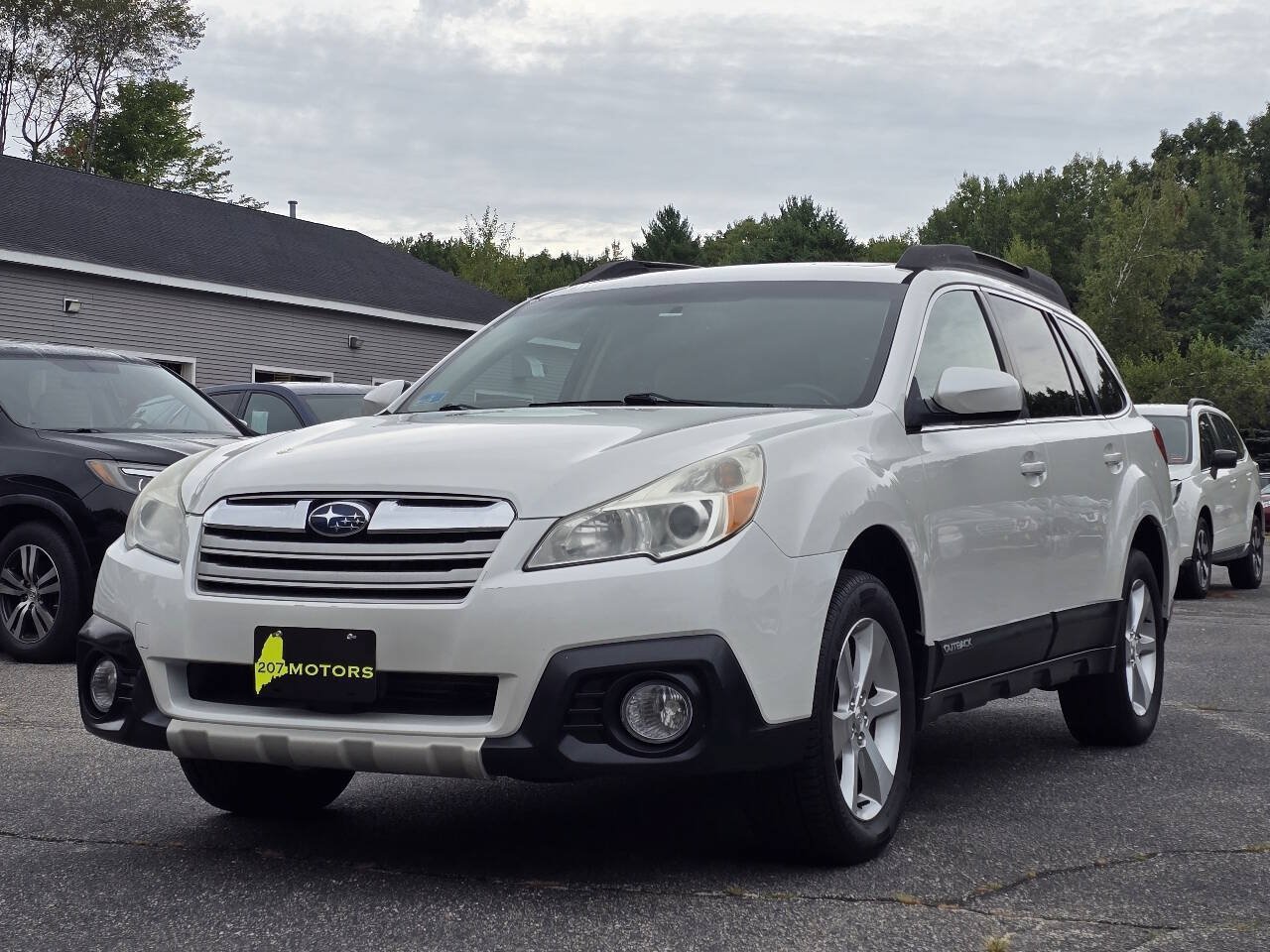 Used 2014 Subaru Outback 2.5i Limited w/ Moonroof Package AWD/4WD image 3