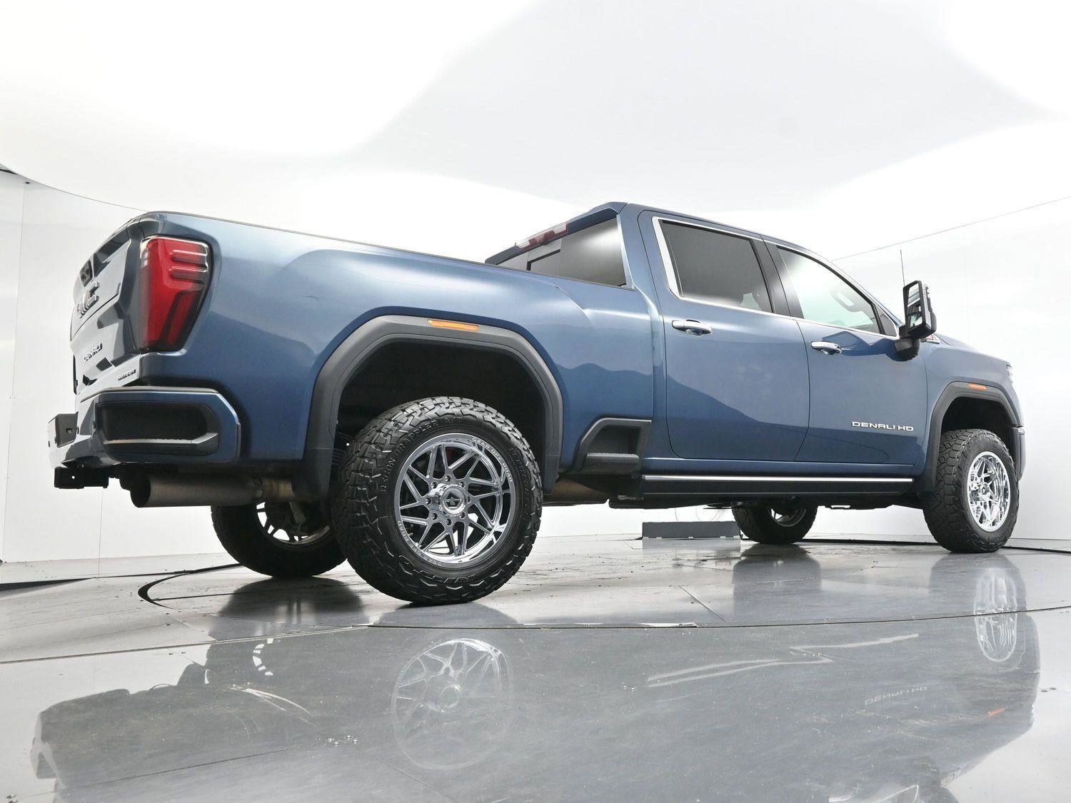 Used 2024 GMC Sierra 2500 Denali w/ Denali Reserve Package AWD/4WD image 45